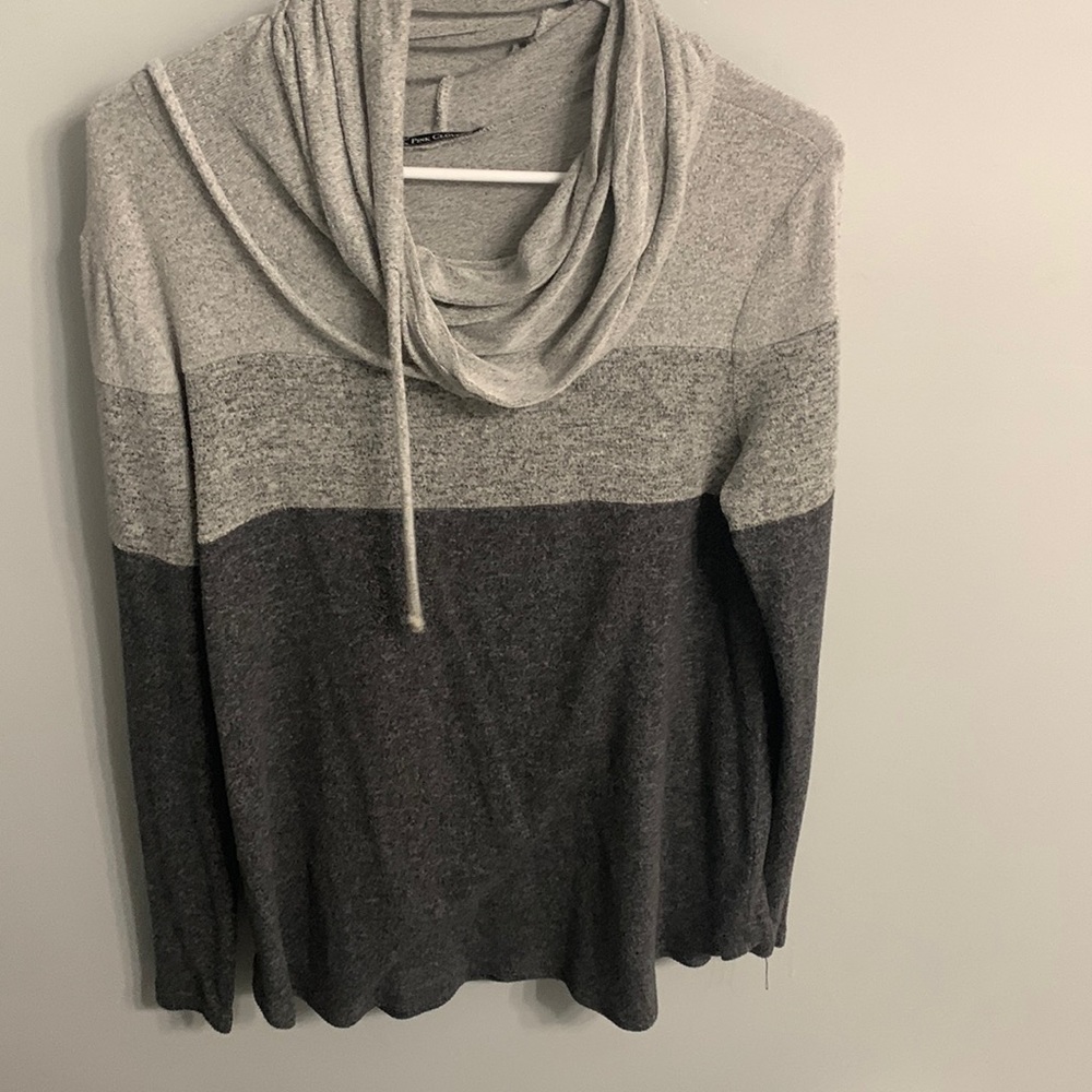 Light sweatshirt with turtle neck
